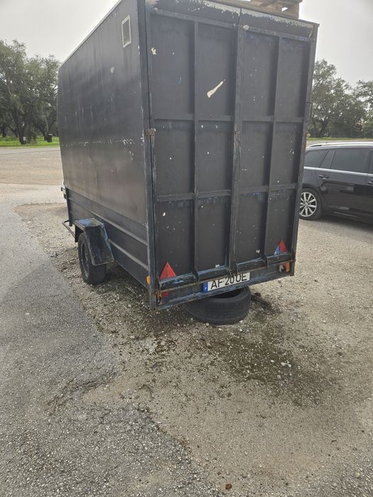 Reboque Fechado impecável