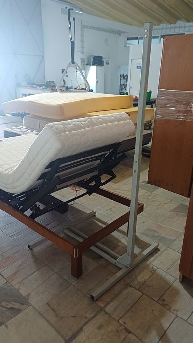 Cama  articulada com colchão tudo praticamente novo