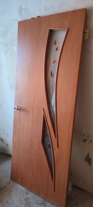 Продам двері міжкімнатні з коробкою і завісами 2500 гривень