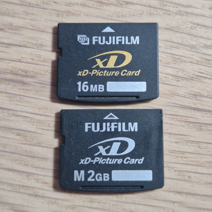 Fujifilm xD Picture Card 16MB e 2GB