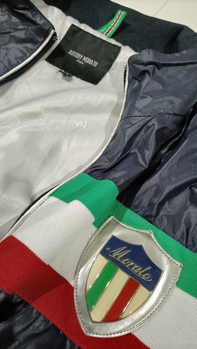 Vários casacos de marca