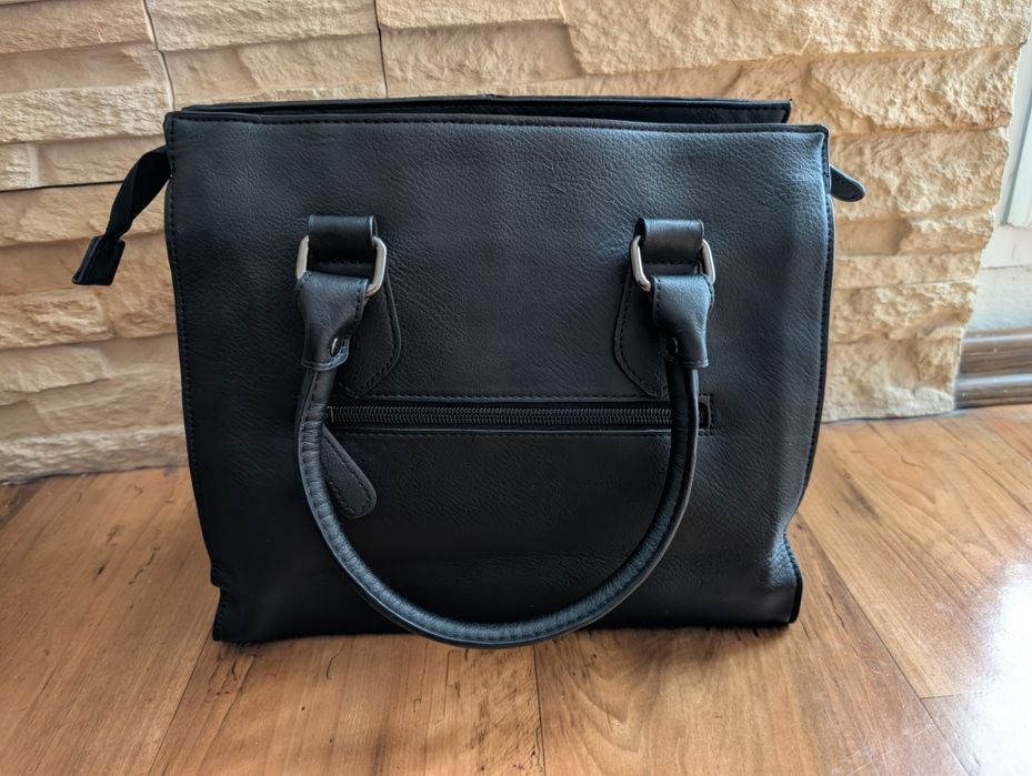 Czarna torebka do ręki