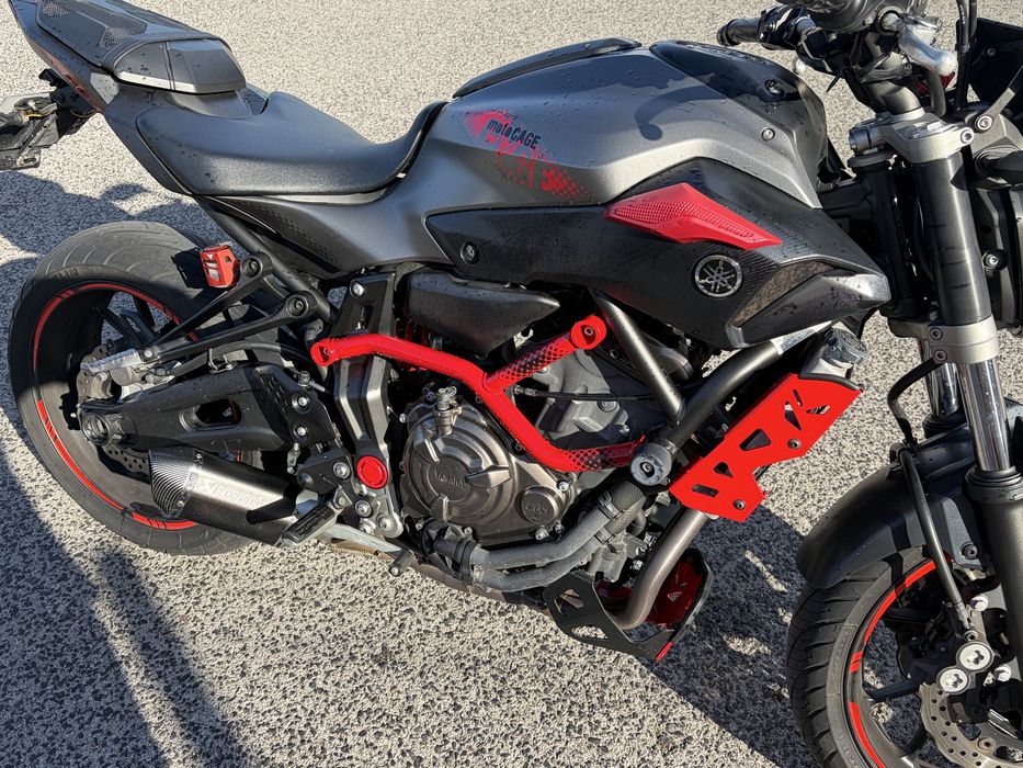 Mt07 (moto cage 2015)
