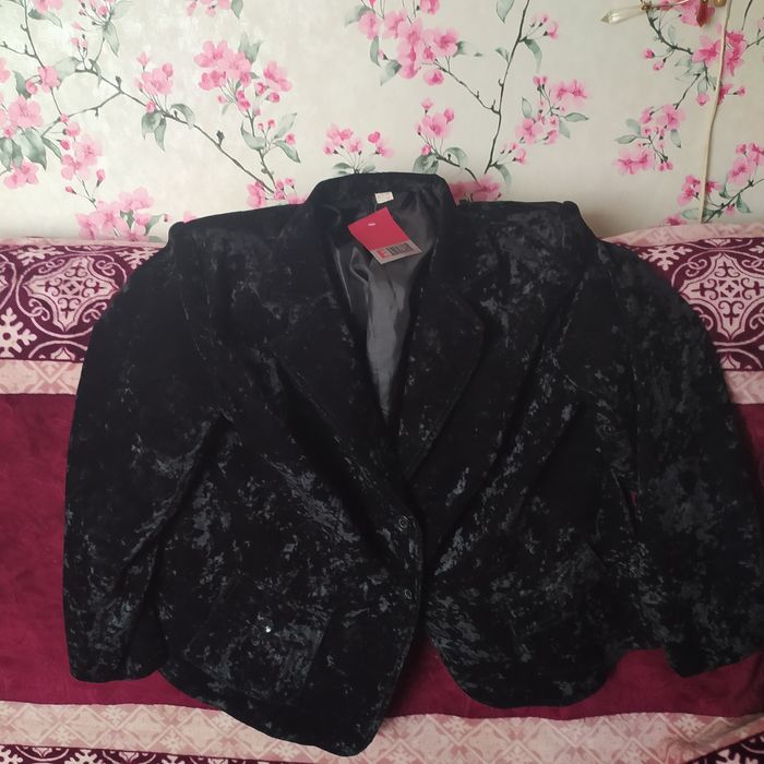 Пиджак женский велюровой.