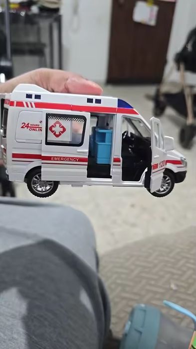 Модель Авто Швидка Медична Допомога Іграшка Машинка 1:32