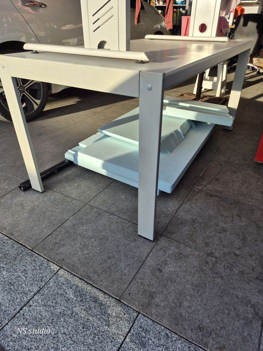 Mesa de escritório metálica