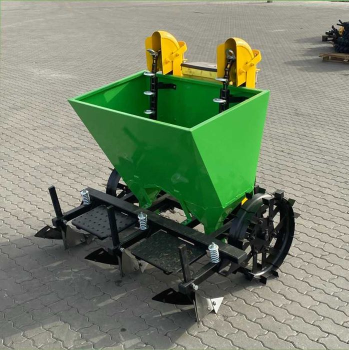 Картоплесаджалка навісна 2 рядна 60 см з БАЧКОМ на міндобриво, сажалка