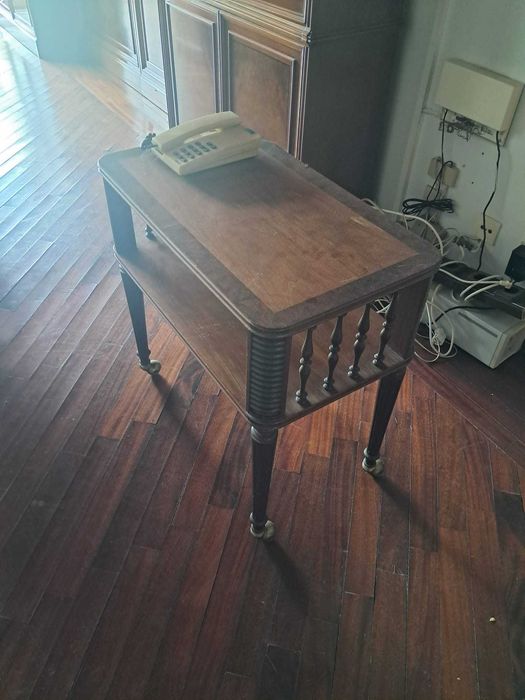 Mesa de Apoio de Sala