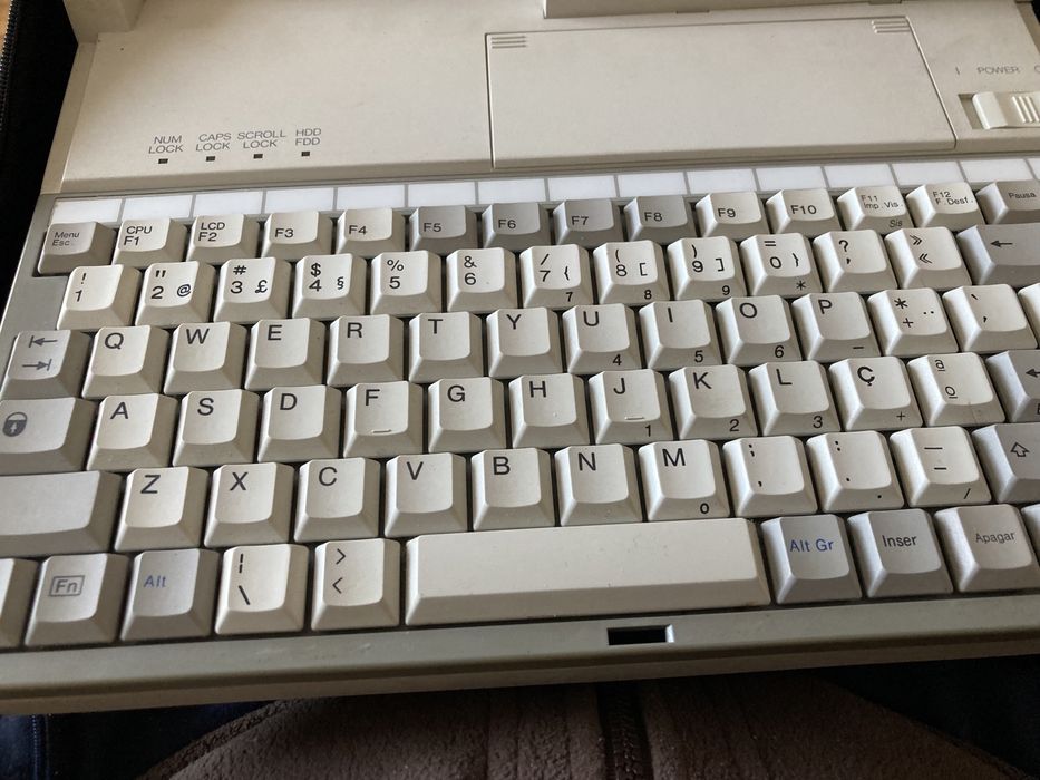 Computador portátil antigo