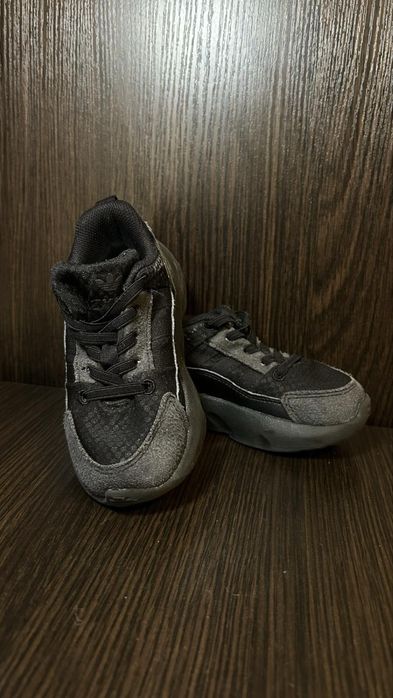Продам дитячі кросівки Adidas