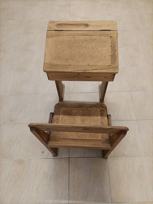 Escrivaninha antiga escola primária