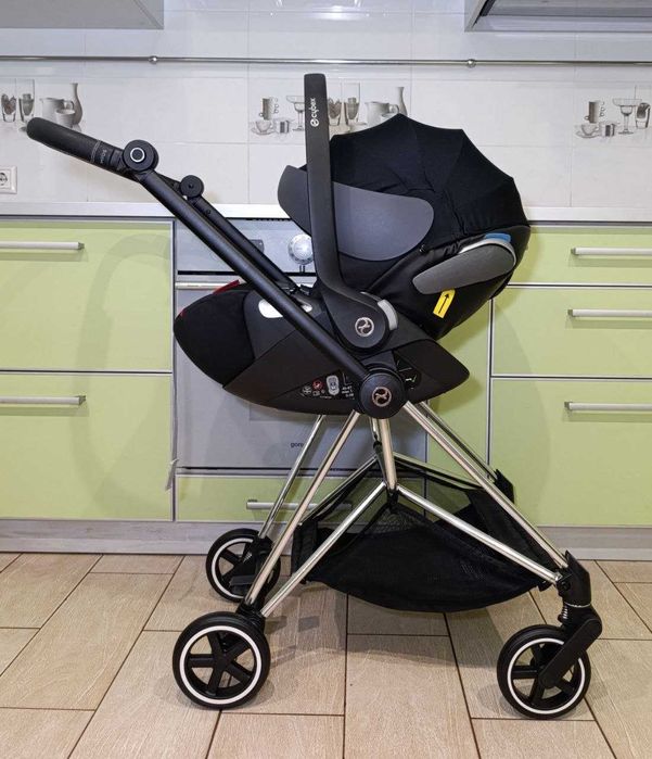 Cybex Cloud Z i-size Platinum Ferrary автокрісло в новому стані