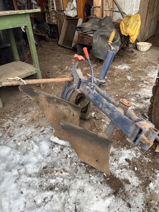 Плуг до тяжкого мотоблоку