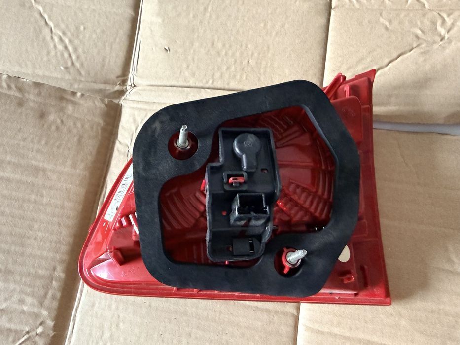 Lampa tylna lewa Volkswagen Touareg II 7P5 7P6 numer 7P6945093A