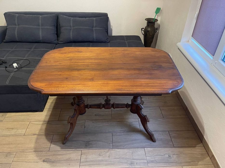 Антикварний стіл