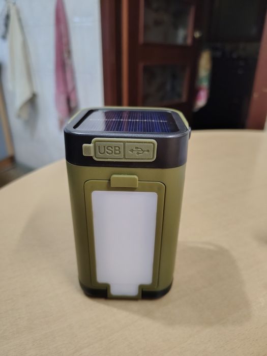 Продам портативний кемпінговий led ліхтарик з сонячною зарядкою
