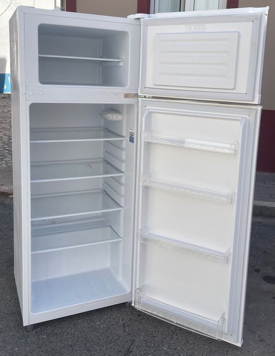 Frigorífico em boas condições de uso