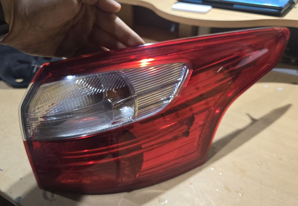 Lampa ford focus mk3 przedlift prawy tył kombi