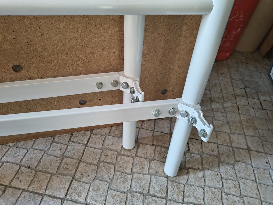 Cama casal em alumínio