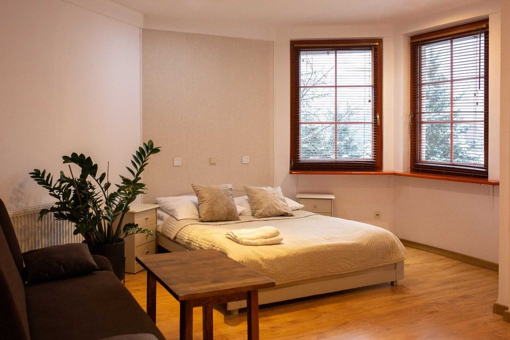 Pokoje z łazienkami i widokiem na góry w centrum Karpacza