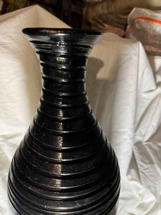 Jarrao preto com medidas