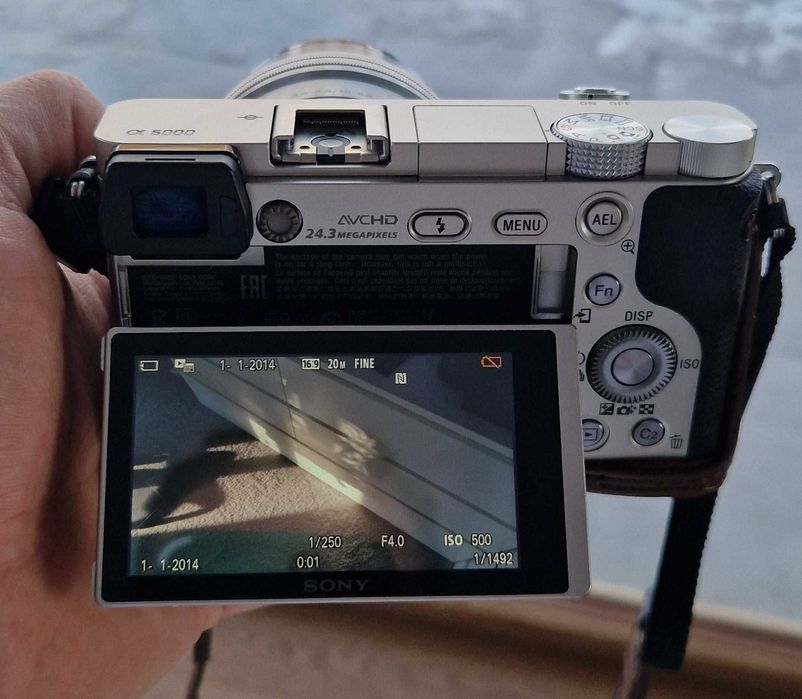 Sony Alpha a6000 (ILCE-6000LS) + 16-50 mm (srebrny)