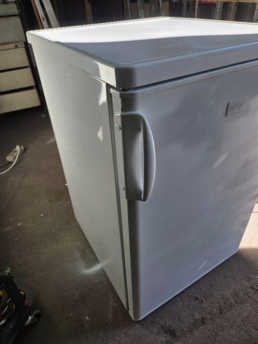 Arca vertical em bom estado