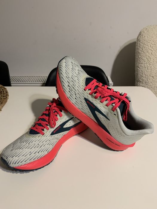 Бігові кросівки Brooks Women's Hyperion Tempo 40р