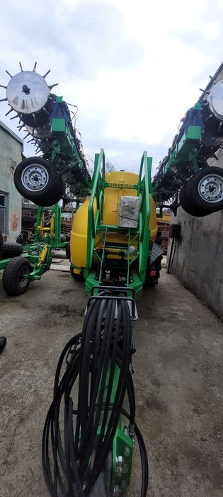 Агрегат для внесення КАС Велес Агро Вулкан 10П-233/3000