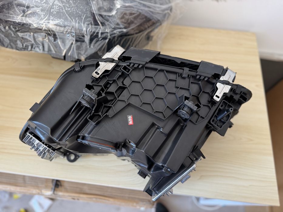 BMW G01, G02 X3 2021-2025 р передні фари Європа