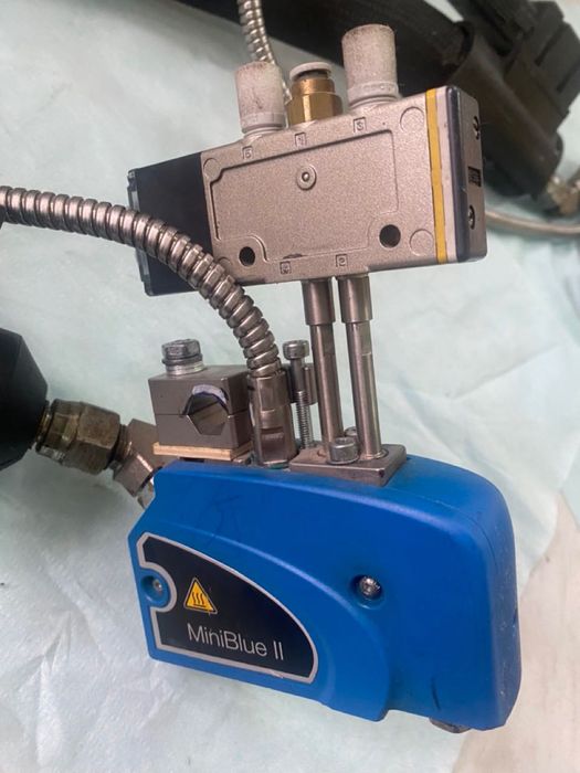 System do kleju Nordson DuraBlue 4 z głowicami MiniBlue II SureBead