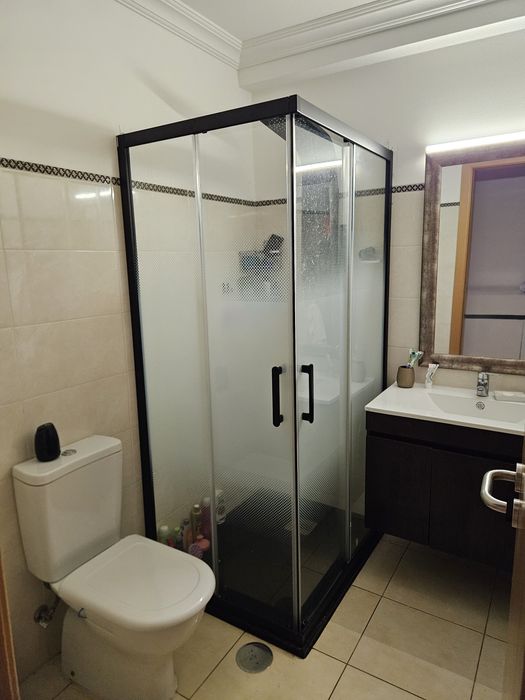 Apartamento T3 em condomínio fechado com piscina e garagem