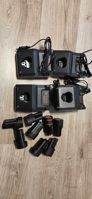 2 akumulatory bateria GBA 12V 2.0Ah + ładowarka GAL 12V-40 Bosch