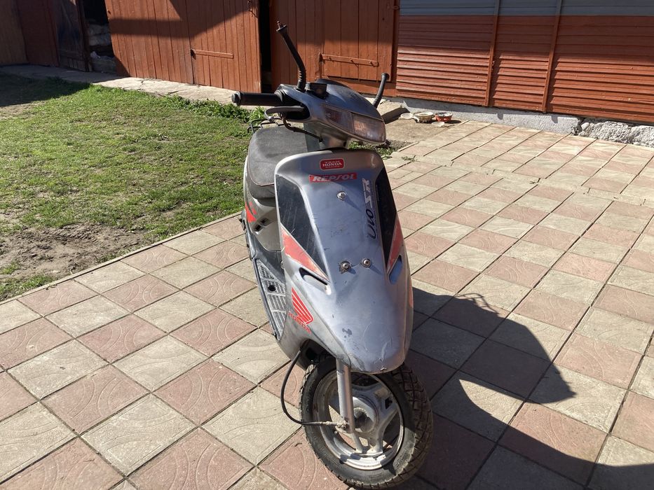 Продам хонду діо   Стояла рік у гаражі неїхала скати хороші