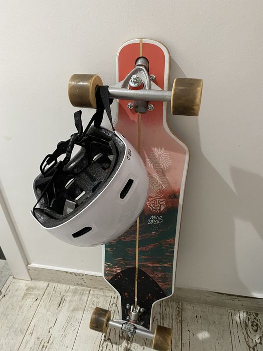 Vendo skate com capacete