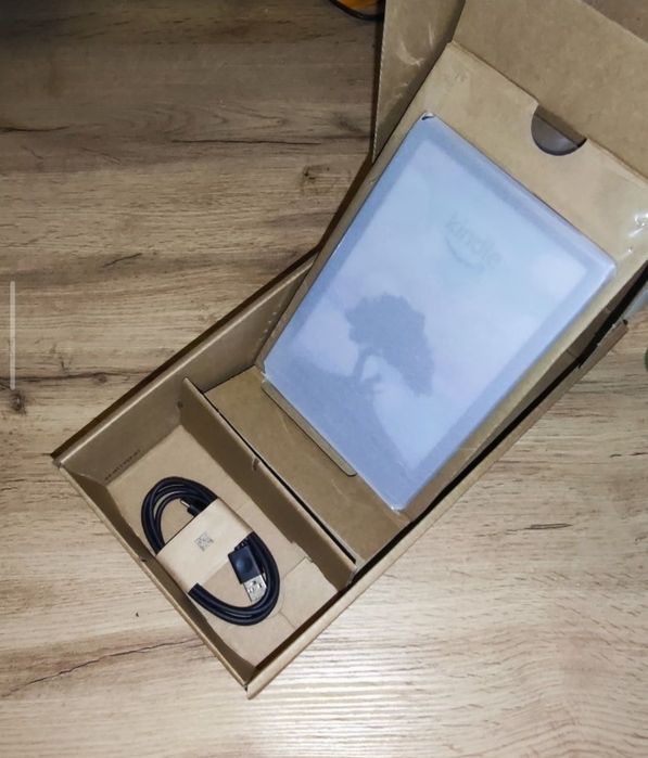 Amazon Kindle Colorsoft 32 ГБ 7". Заблокована. На запчастини