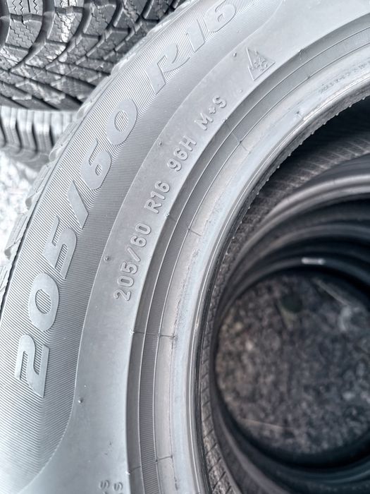 205 60 16 Pirelli Sottozero 3 99% 2024 Шини Зима