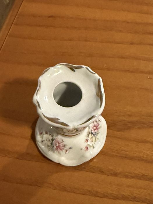 Castiçal pequeno em porcelana com flores