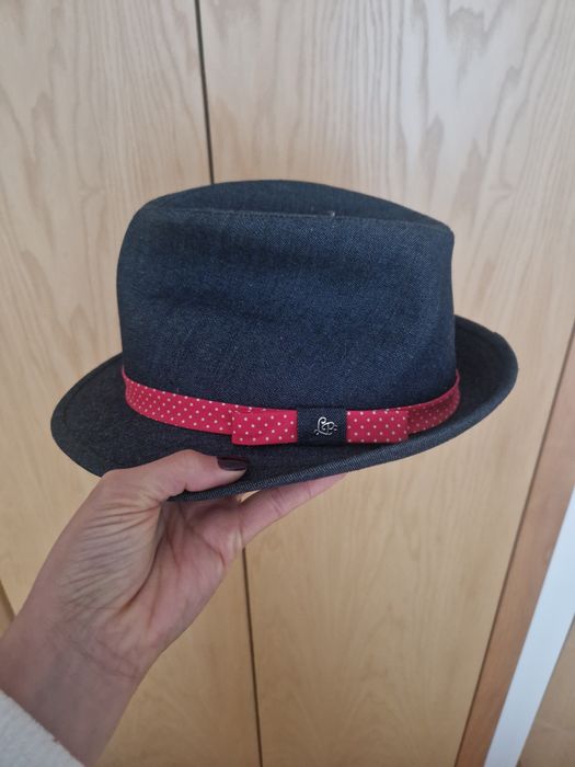 Vendo chapéu -Lion of Porches