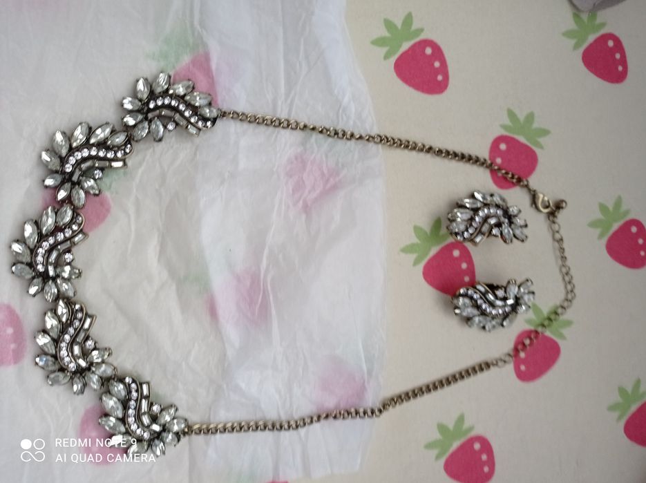 Conjunto de colar e brincos de vestir |  Novos