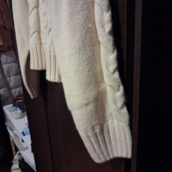 Jasno kremowy sweter