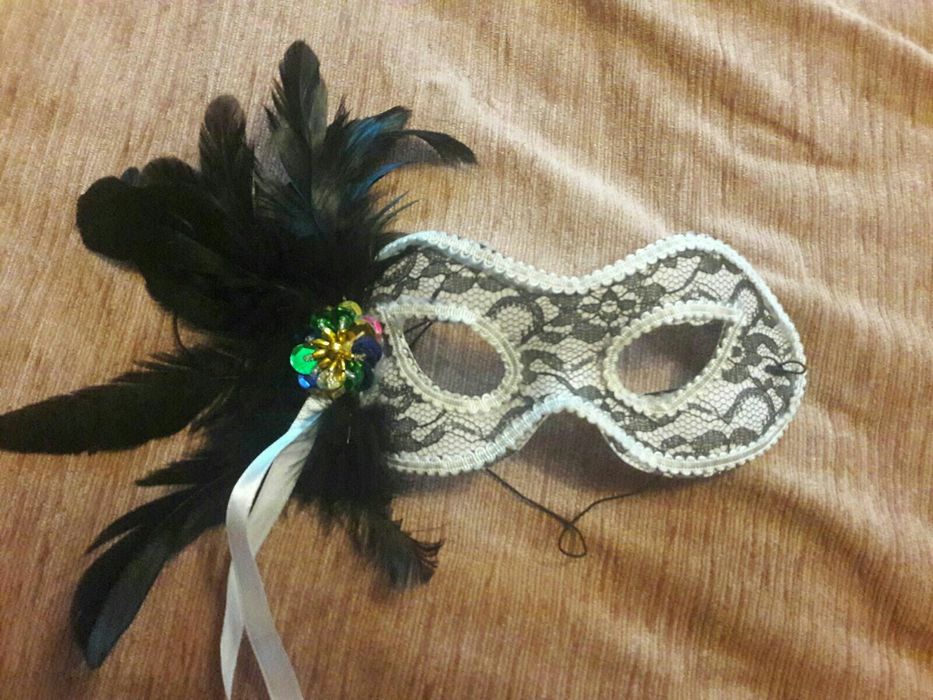 Маска, ободок, капелюх на Хеллоувин