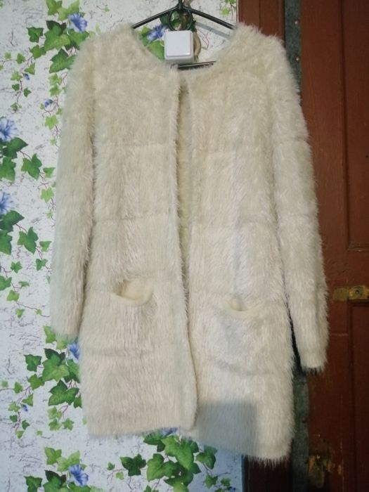 Бежевая кофта с крючком