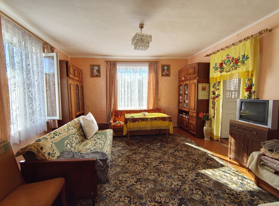 Будинок за доступною ціною на великій ділянці!