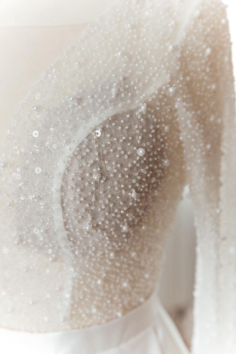 Весільна сукня.