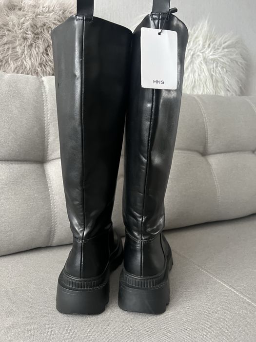 Сапоги чорні труби Mango