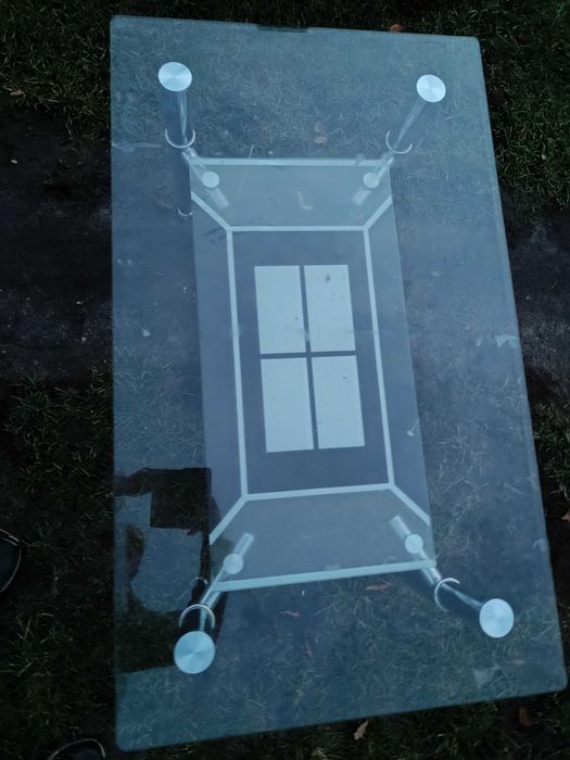 Ładna ława szklana