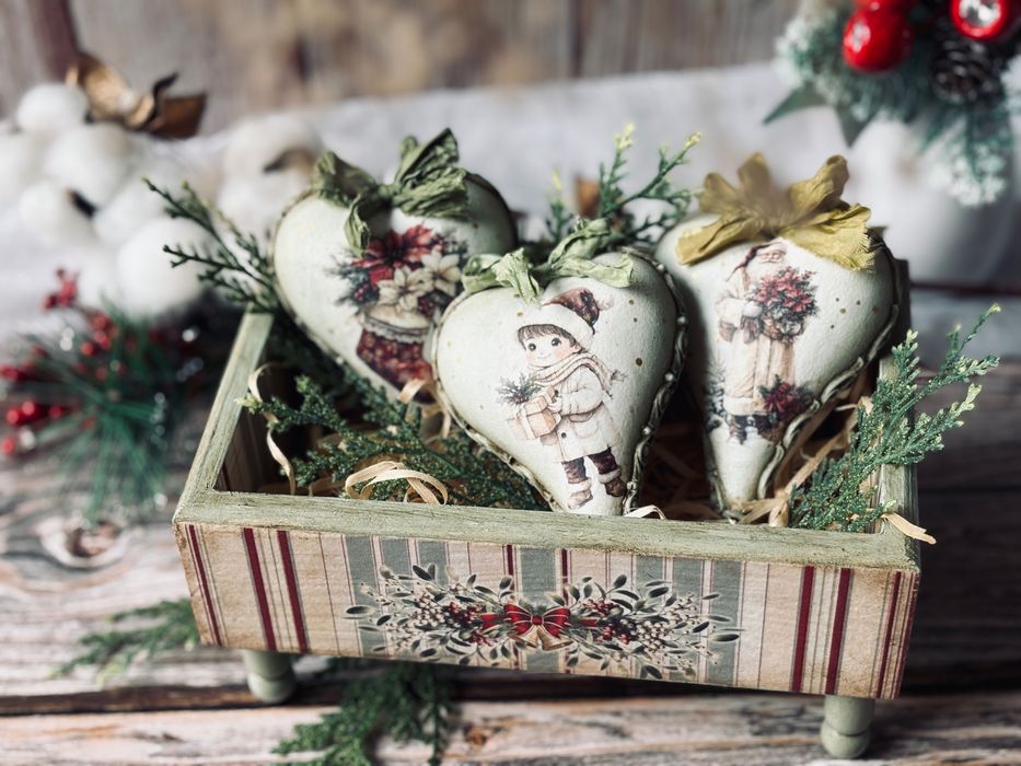 Zestaw bombek decoupage w ozdobnym pudełku - rękodzieło