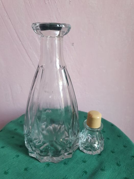 Графін з пробкою