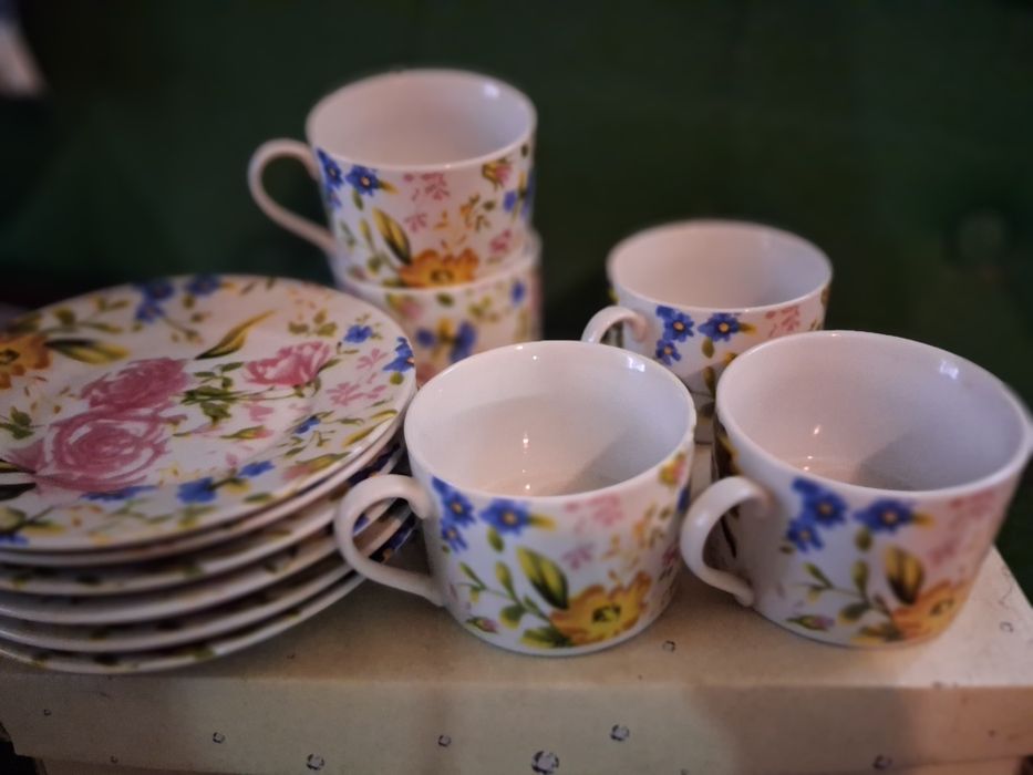 Filiżanki ze spodkami PRL